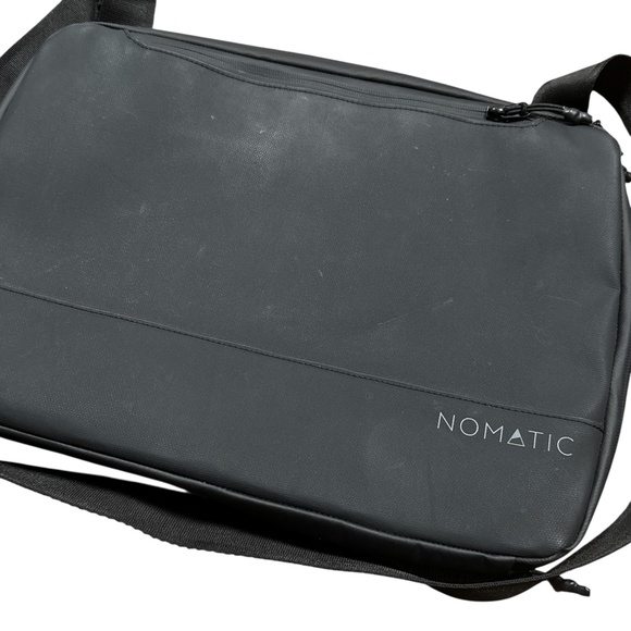 Nomatic Tech Case Carry-On 16" Laptop Bag with Strap - Picture 2 of 10